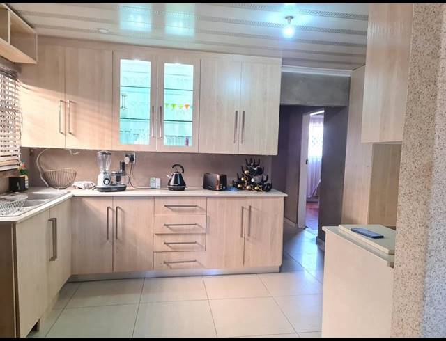 2 BEDROOM HOUSE FOR SALE IN STRETFORD